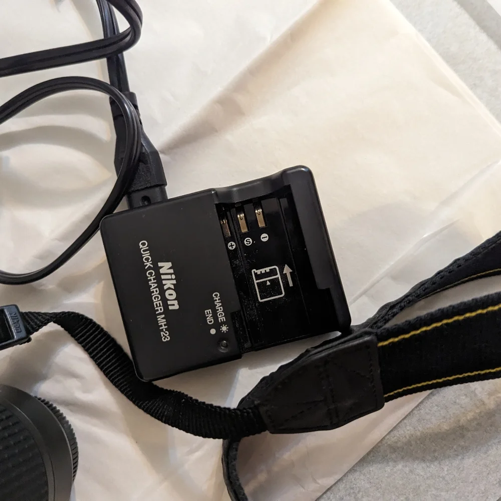 Nikon D40 6.1 MP Digital SLR Camera Kit w/‎ AF-S DX ED II G 18-55mm Lens